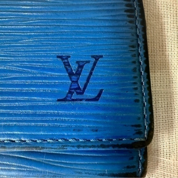Louis Vuitton Monogram 4 Ring Key holder. Blue Epi leather. - Picture 6 of 10